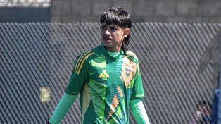 El vialense Aarón Torres con la casaca de Boca.