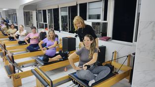 Mirta de Fussi ofrece clases en Método Pilates Reformer para embarazadas