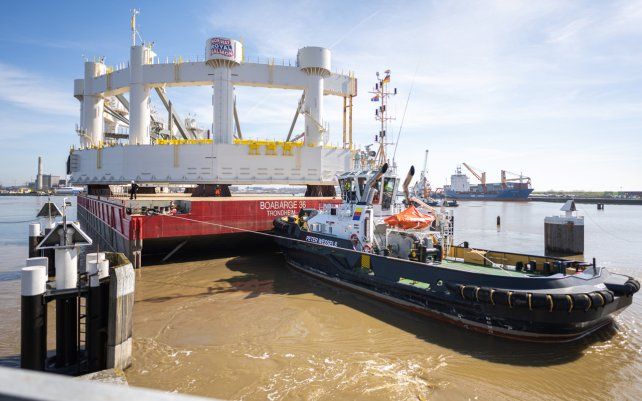 Baja Sajonia, Emden: 1600 toneladas para una granja de salmón de aguas profundas, construido por el astillero de Emden