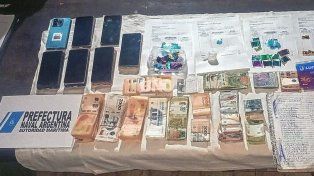 Prefectura Naval allanó una vivienda de barrio Alto Verde por venta de drogas: detuvieron a dos mujeres y un hombre.