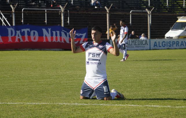 Tomás Ramírez hizo tres goles y fue la gran figura de Central Córdoba.