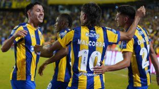 Los futbolistas de Central celebran en uno de los varios triunfos del Canalla sobre Gimnasia en los últimos años.
