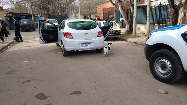 Hay tres detenidos por la balacera y asalto a un remisero