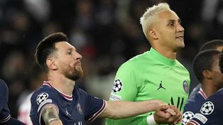Lionel Messi y Keylor Navas compartieron equipo en PSG. El arquero habría consultado a la Pulga sobre la chance de Newells.