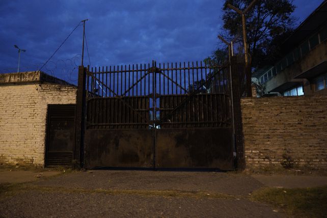 El acceso de Francia al 5200 del Depósito Judicial que funciona en los fondos de la Jefatura de policía.