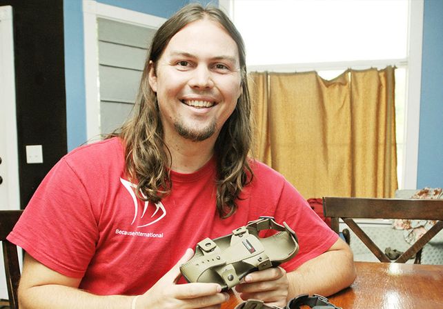 Inventaron zapatos que crecen junto con sus dueños
