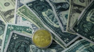 Por qué cada vez más argentinos están buscando alternativas al dólar