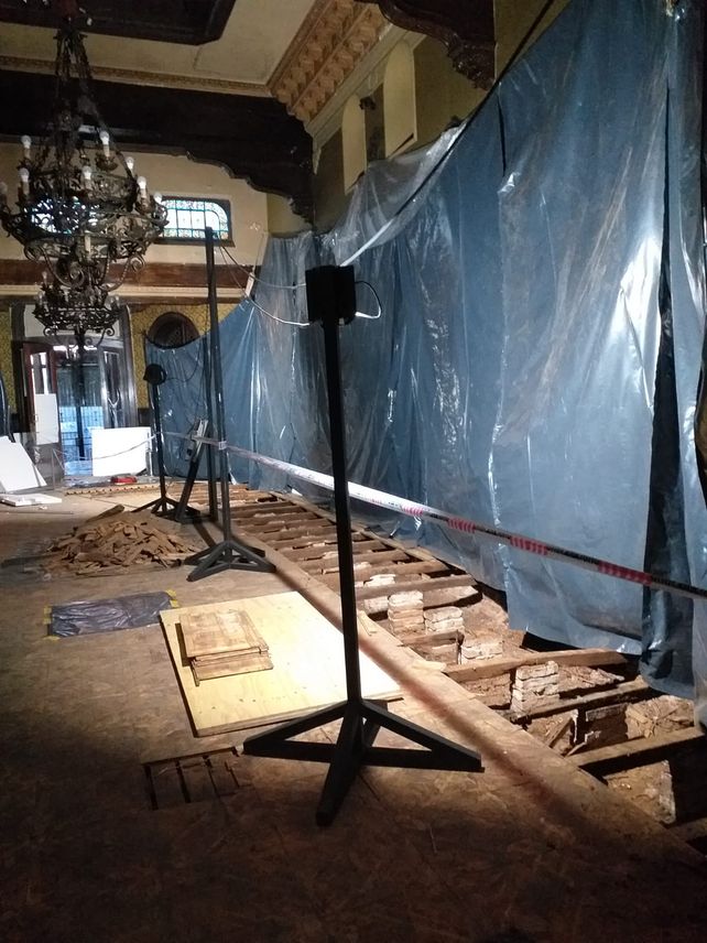 Inician excavaciones para buscar restos arqueológicos en el hall central del Museo Estévez