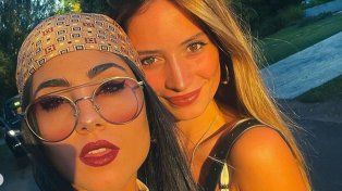 La modelo Josefina Ferrero, santafesina, junto a Micaela Trinidad, su mejor amiga.