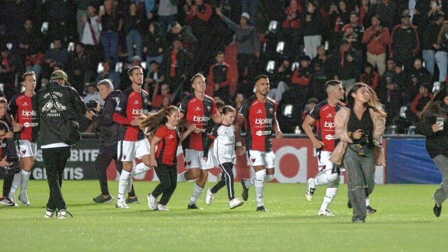 Colón recibiría a Racing de Córdoba el domingo 12 a las 19.