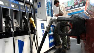 No habrá nafta de 10 a 14 en las estaciones de servicio de YPF