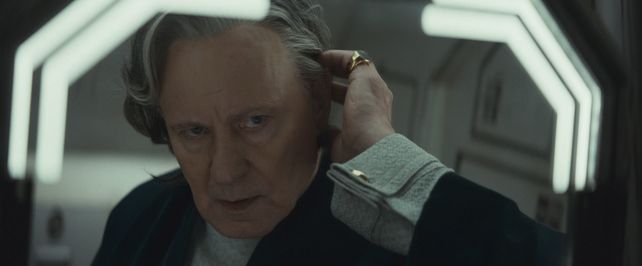 Luthen Rael (Stellan Skarsgård), líder de una red rebelde y cerebro de la operación de espionaje de la resistencia 