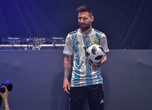 Messi presentó la pelota del Mundial