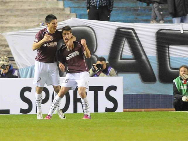 Lanús derrotó 2 a 1 a Racing en su debut en la Copa Sudamericana