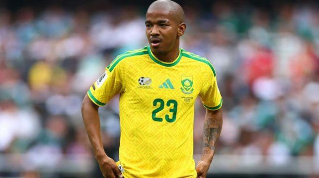 El mediocampista Jayden Adams