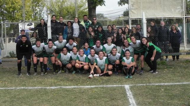 Social Lux. El equipo de barrio Ludueña goleó a Córdoba 7-1 y jugará ante Rosario Central.&nbsp; El equipo es comandado por Gastón Conrad y Yamila Ovelar Pettinari.