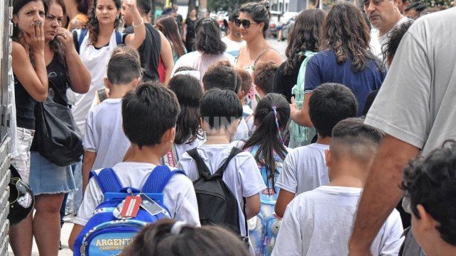 Bullying y familia: Antes, si un docente te retaba, en casa te castigaban el triple. Hoy es al revés