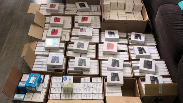 Desbaratan una organización que contrabandeaba teléfonos y electrónicos