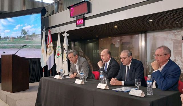 Acto. Sin presencia nacional