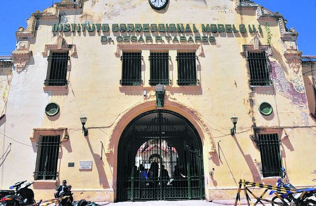 Las salidas transitorias de presos de la cárcel de Coronda generan inconvenientes a vecinos y comerciantes.