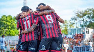 Los jugadores de Patronato celebrando la apertura del marcador