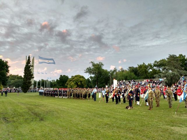 El acto por el aniversario del Combate de San Lorenzo se realiza en el Campo de la Gloria donde estará el presidente Javier Milei El acto por el aniversario del Combate de San Lorenzo se realiza en el Campo de la Gloria donde estará el presidente Javier Milei
