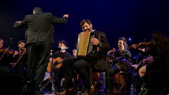 Juan Manuel Bilat y la Orquesta Sinfónica de Crespo homenajearon a Jorge Méndez