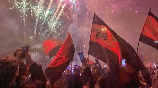 Los hinchas de Colón festejaron a lo grande los dos años de su primera estrella