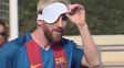 El crack del Barcelona Lionel Messi probó suerte jugando al fútbol para ciegos.&nbsp;
