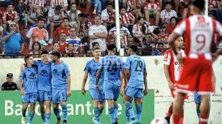Unión fue goleado por Belgrano en Santa Fe, terminó insultado por su gente y se hunde en la tabla
