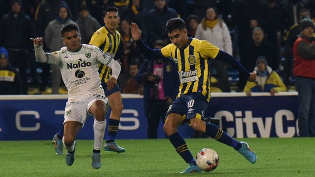 Pudo ser el segundo. El remate de zurda del Facndo Buonanotte rebotará en el caño izquierda de Meza en el final del partido.