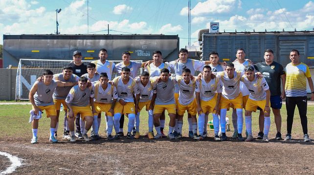 Asociación Rosarina de Fútbol. Pablo VI manda en la Zona Campeonatoe y el domingo con un punto ante Central Córdoba lograría el cuarto título en Primera A.&nbsp;