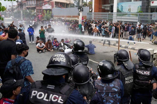 Tensión y ruinas en una Nepal militarizada después del caos