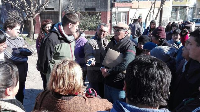 Vecinos de Villa del Parque cortaron el tránsito en reclamo de mejoras en su barrio