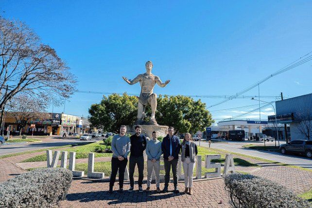 Villa Elisa vivió una jornada de celebración y orgullo al recibir el certificado que la posiciona como candidata para competir en el Best Tourism Villages 2025.
