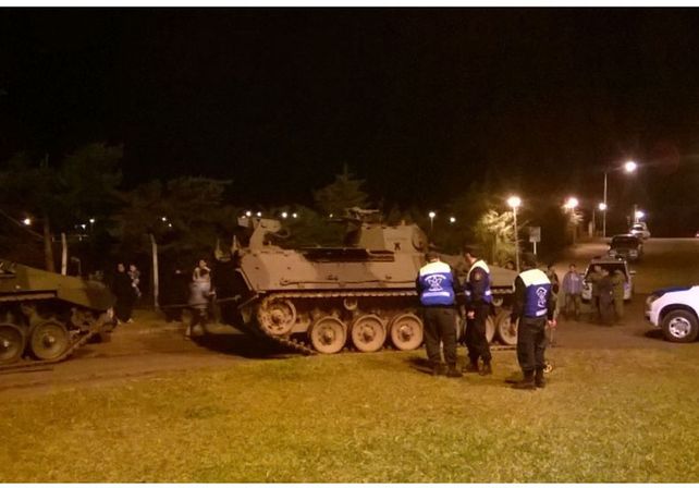 Un tanque de guerra del Ejército chocó con un auto