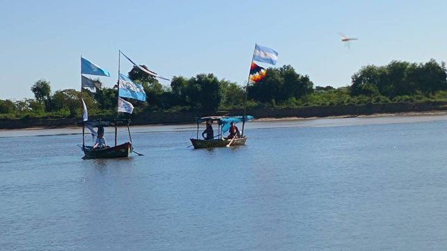 Remada en defensa del río Paraná: la travesía llega a la capital entrerriana