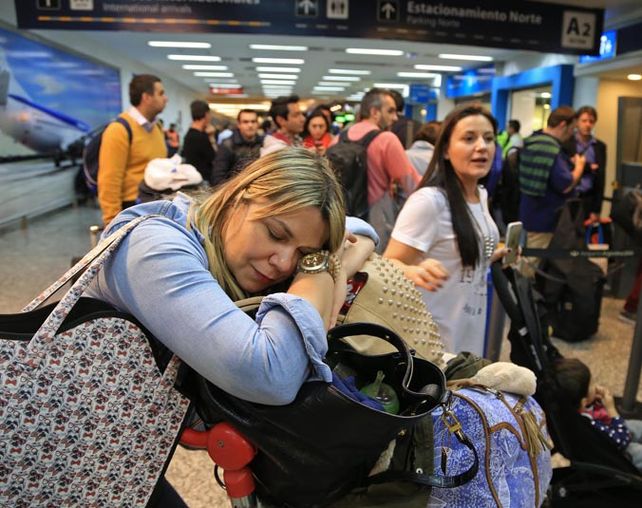 Varados. Pasajeros afectados por el paro