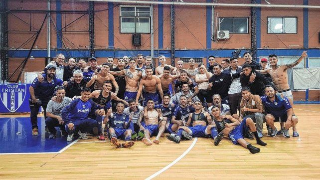 Quilmes superó como visitante a Tristán Suárez y es más puntero que nunca en la zona A de Primera Nacional. Quilmes superó como visitante a Tristán Suárez y es más puntero que nunca en la zona A de Primera Nacional.