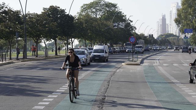 Rosario amaneció con nubosidad y bastante calor. Se esperan tormentas.