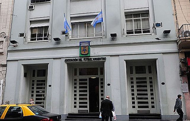 Las puertas cerradas. En calle Viamonte no se realizará el acto eleccionario programado para dentro de un mes. El gobierno nacional tomó medidas para realizar una auditoría.