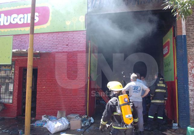 Se incendió una pañalera en Estanislao Zeballos al 4.300, en el norte de la ciudad