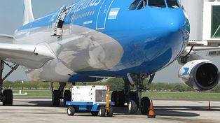 Los jubilados van a poder volar en Aerolíneas Argentinas pagando los pasajes en 48 cuotas mensuales