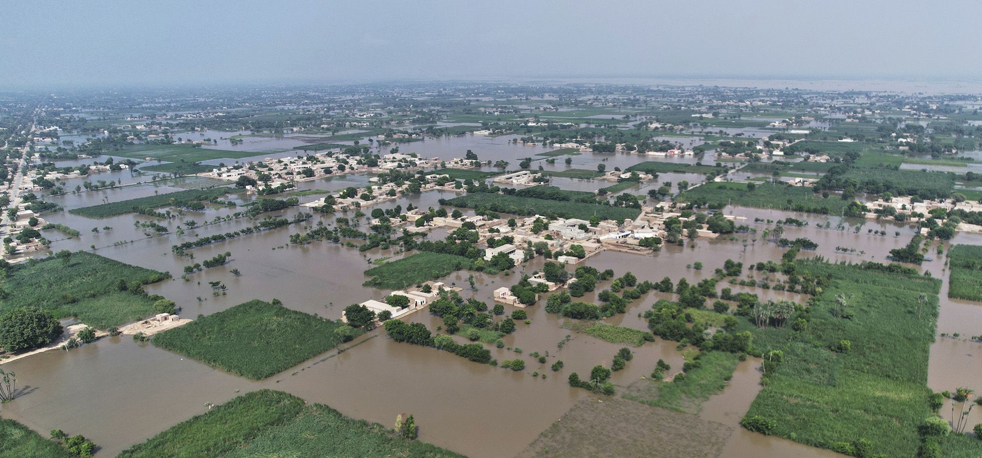 Casas parcialmente sumergidas en una zona inundada, en la aldea de Tiba Gheal, distrito de Jhang, Pakistán, el martes 2 de septiembre de 2025. (Foto AP/Jahan Zeb) Casas parcialmente sumergidas en una zona inundada, en la aldea de Tiba Gheal, distrito de Jhang, Pakistán, el martes 2 de septiembre de 2025. (Foto AP/Jahan Zeb)