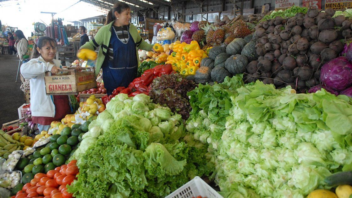 El 60 de las frutas y verduras del Mercado Central tienen restos de El 60 de las frutas y verduras del Mercado Central tienen restos de