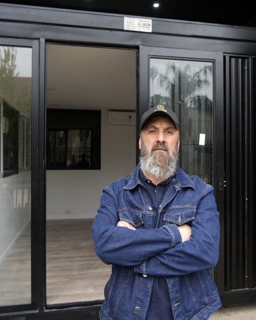 Sebastián ha hecho un largo camino como herrero en Funes. Le gusta que lo conozcan por su trabajo
