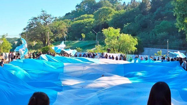La comunidad educativa de la escuela primaria Nº192 “Las Malvinas” de Hernandarias se sumó a la travesía Remar Contracorriente por el Agua