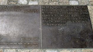 Alemania record&oacute; con lecturas la quema de libros durante el nazismo