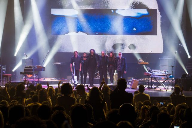 La banda se lució interpretando el disco Giros completo más otros clásicos y temas escondidos de los primeros discos de Páez.