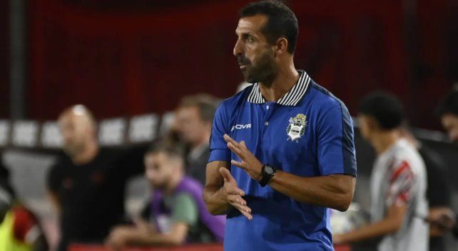 Zaniratto le ganó la pulseada a Gallardo y se quedó con el premio al Mejor DT de la Fecha